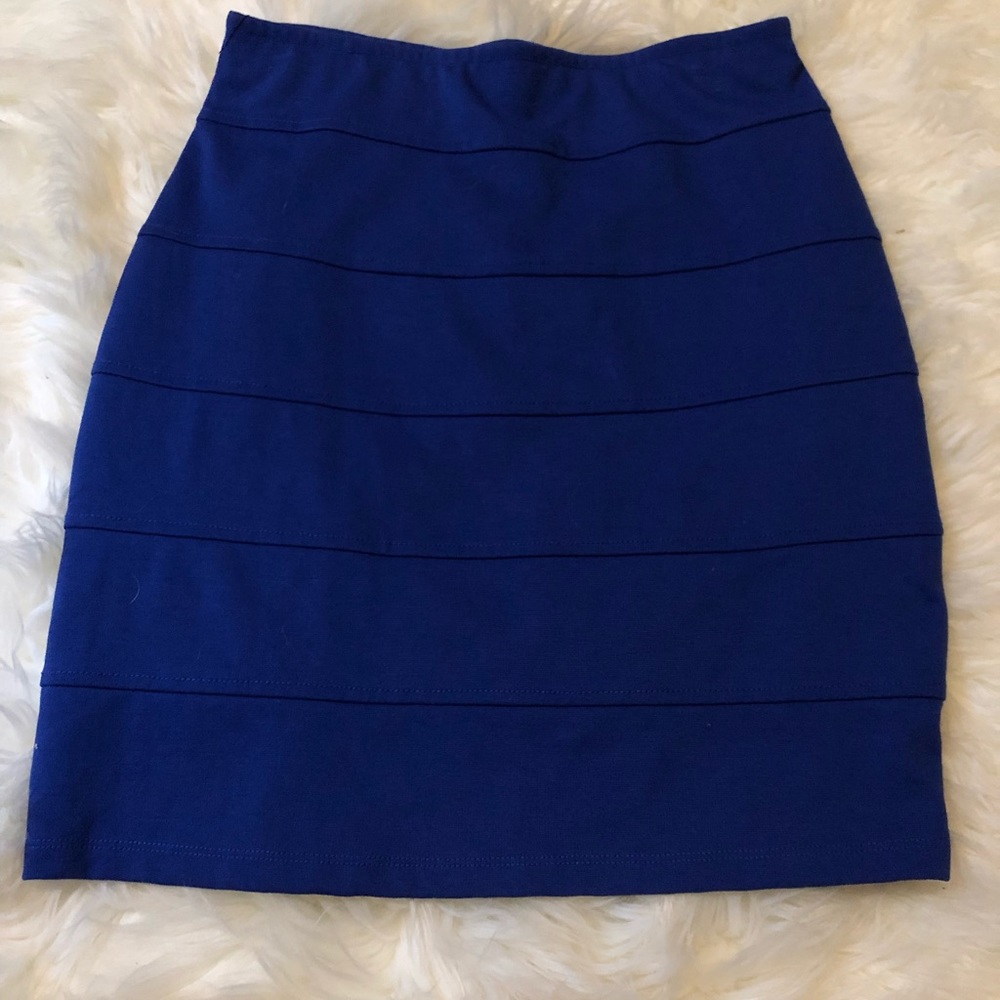 Size S blue layered pencil stretch fitted skirt